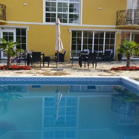 ゲストハウス Kristina 4*